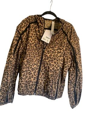 NWT Lululemon transformable windbreaker LEOPARD Size L